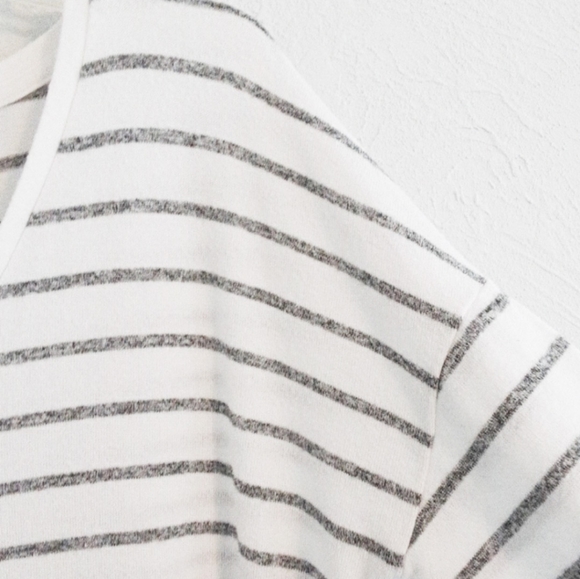 A New Day Women's White and Gray Striped V Neck Long Sleeve Sweater Size XL - Picture 5 of 12